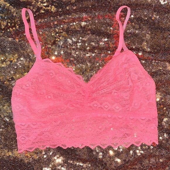 PINK Victoria's Secret Pink Lace Unlined Wireless
Ruched Front Bralette - Picture 1 of 7